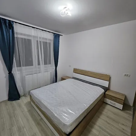 Apartment Coresi Mall Apartments, 52 Stefan Baciu,