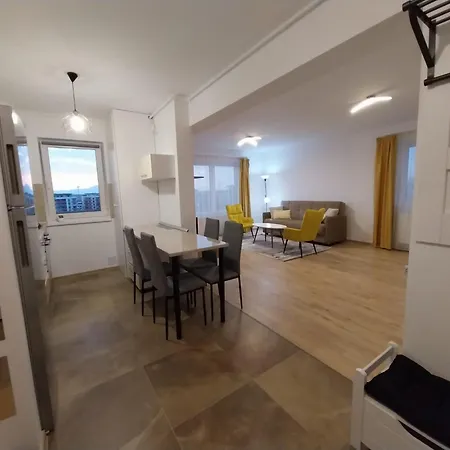 Apartment Coresi Mall Apartments, 52 Stefan Baciu,