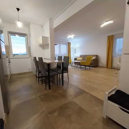 Apartment Coresi Mall Apartments, 52 Stefan Baciu, *