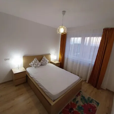 Apartment Coresi Mall Apartments, 52 Stefan Baciu,